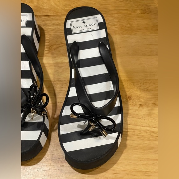 Kate Spade NewYork Black & White Striped Platform Flip Flop Sandals Size 7 - Picture 10 of 11